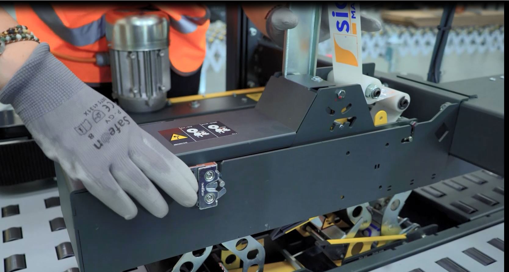 Zaklejarka Kartonów NASTRO-SB™ – R5 – R6 – R8 Seria Zaklejarka Kartonów NASTRO-SB™ – R5 – R6 – R8 Seria